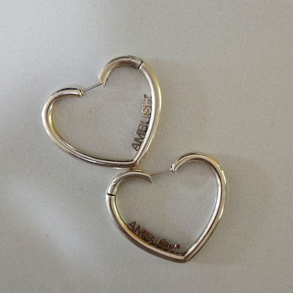 Ambush Medium Heartsilver Earring